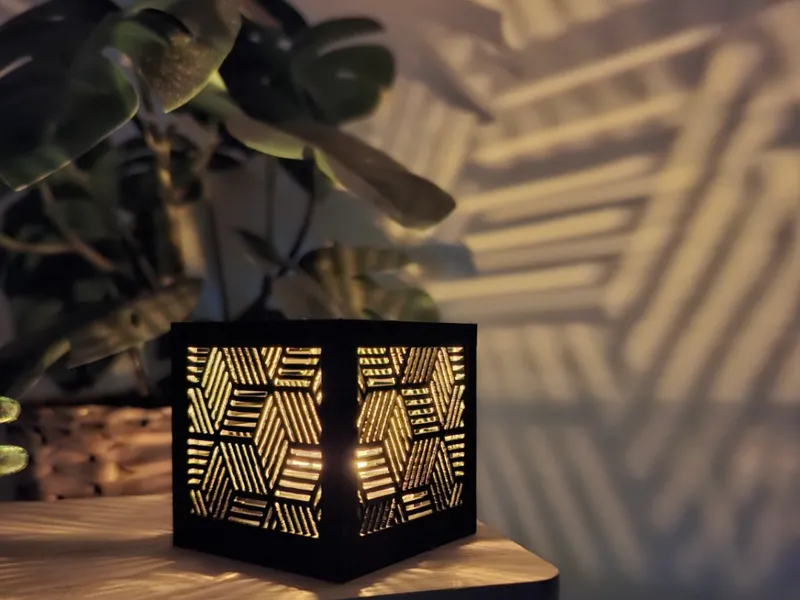 Farol Decorativo con Patrones Geométricos