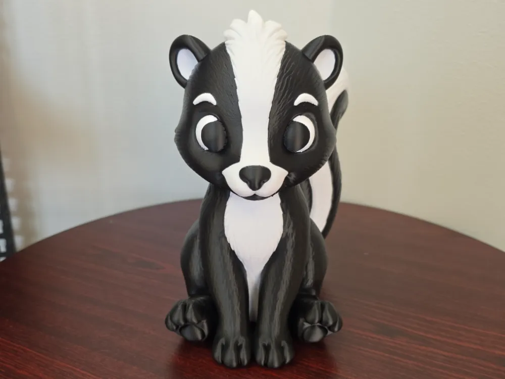 Letrero o emblema decorativo: Porch Skunk. Referencia del modelo original.