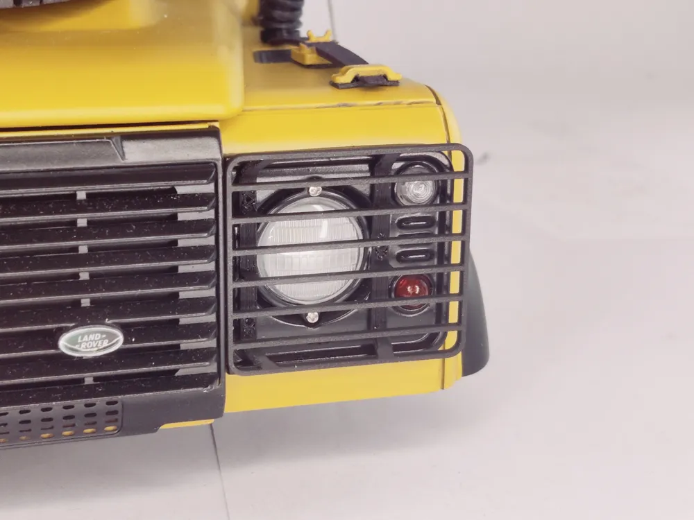 Accesorio para boquillas: Front Light Grille / Guard RC4WD Defender D90/D110. Referencia del modelo original.