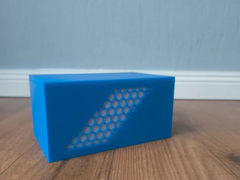 Box with hexagon pattern and inlet