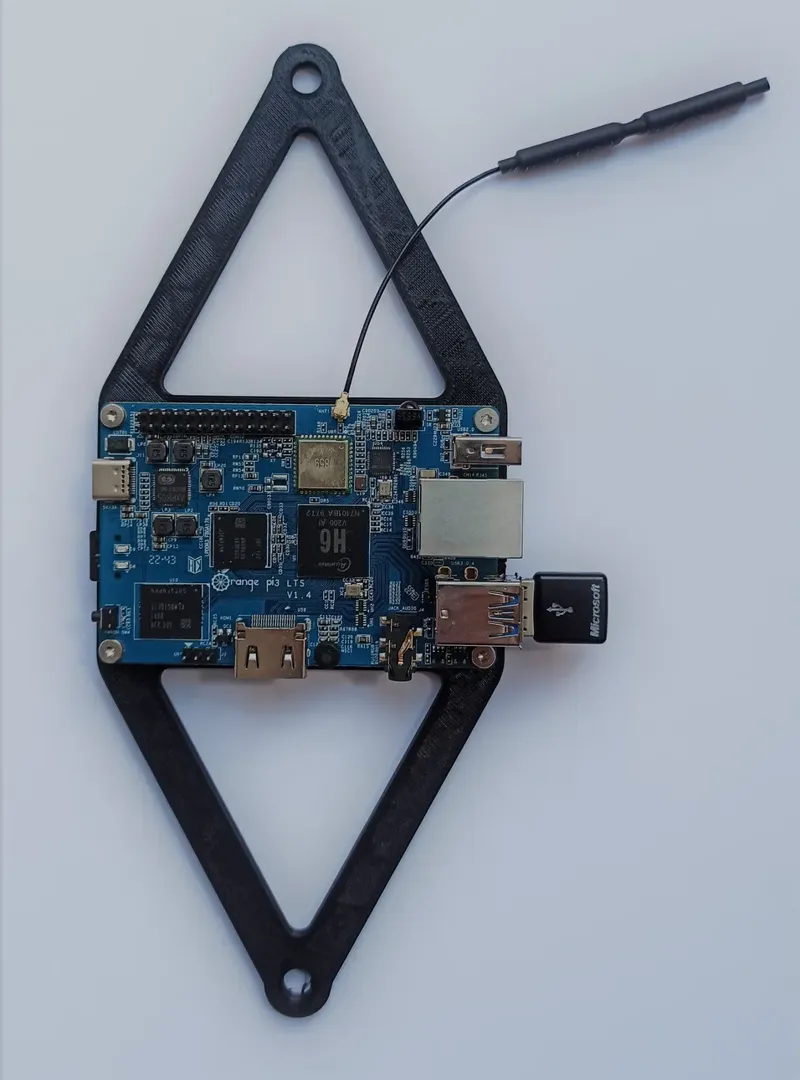 Orange pi VESA mount - 200x200mm behind the TV