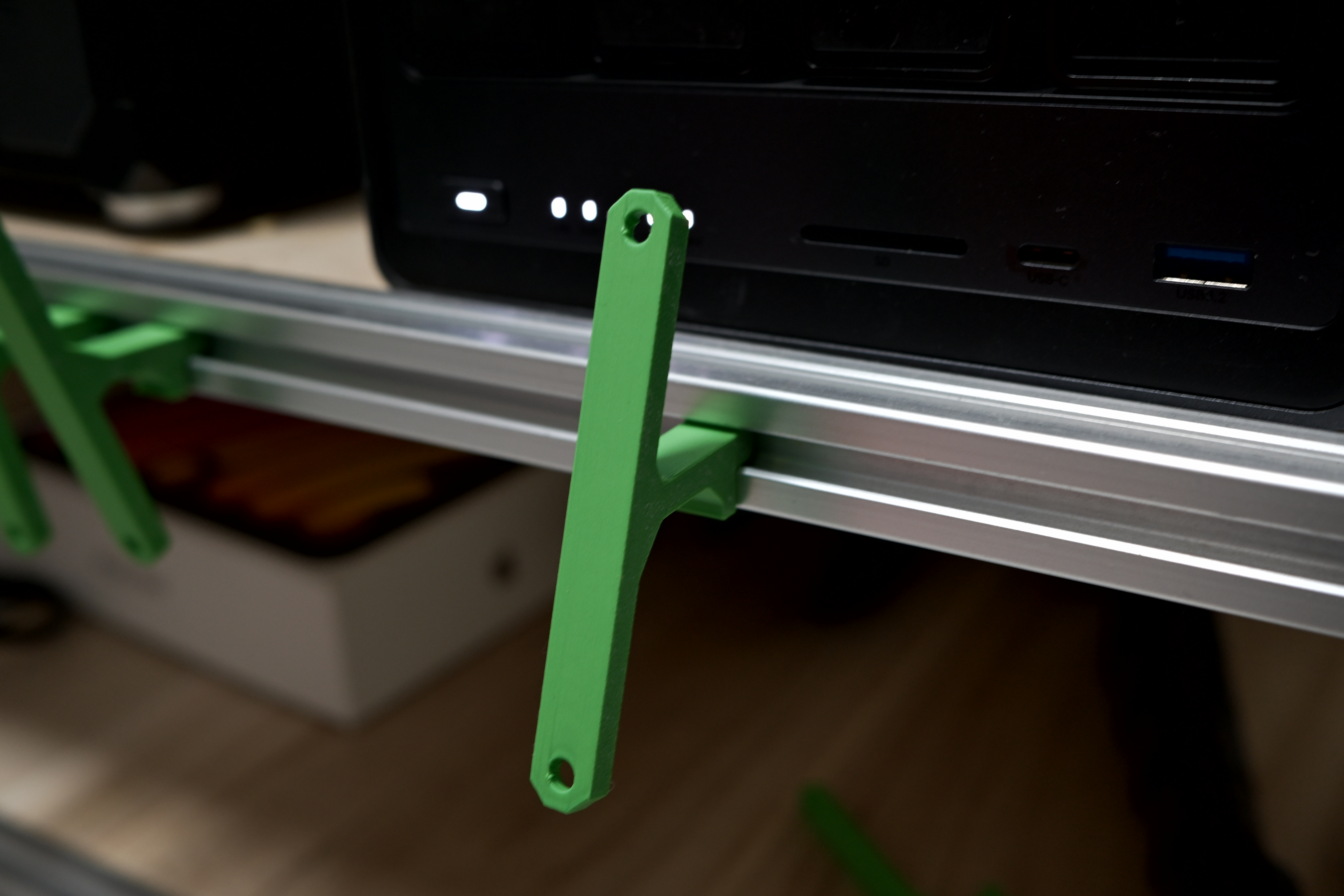 Miniatura 2 do modelo 3D 简易铝型材显示器vesa挂架