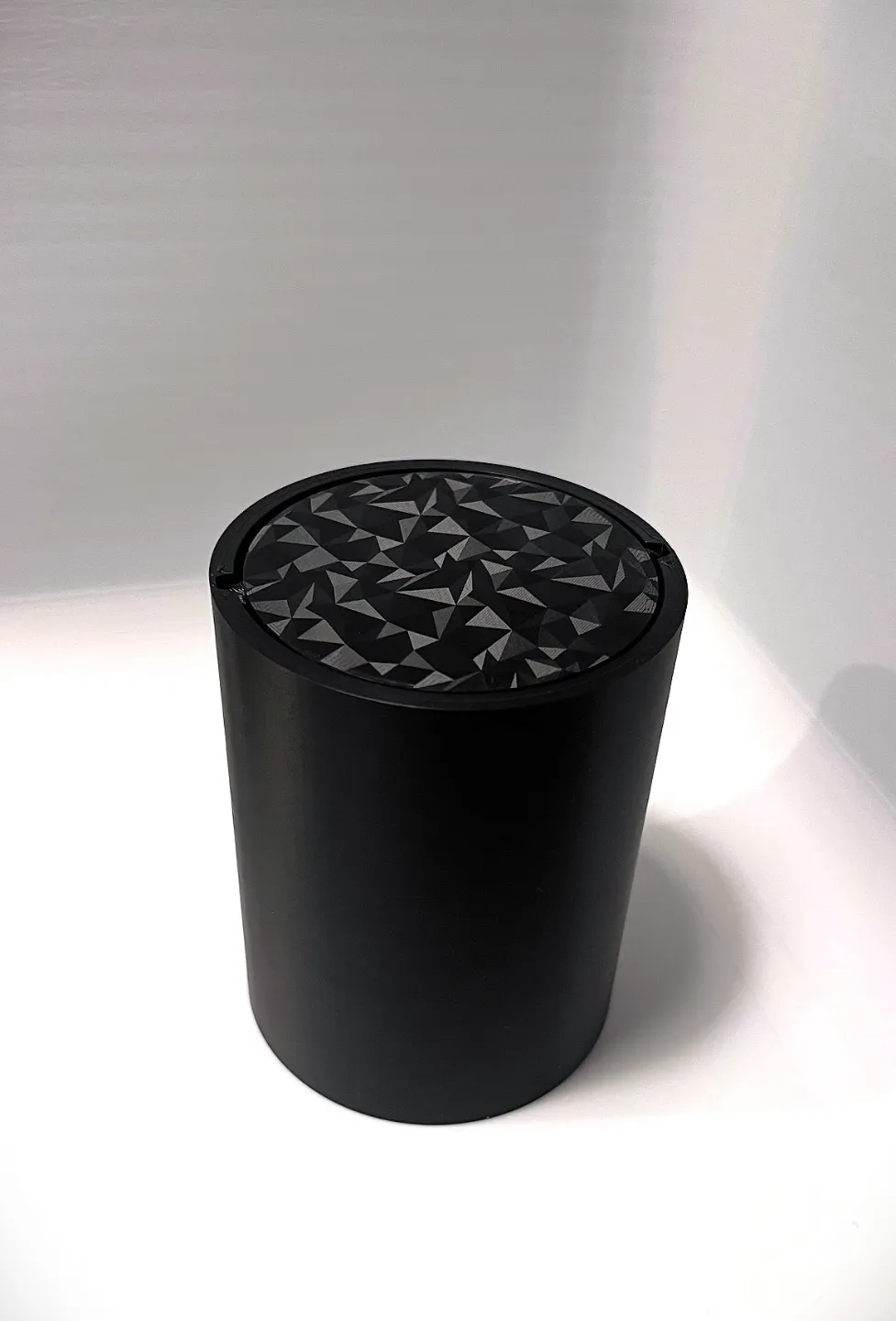 minimalDesign - Desk Bin with swing lid - 2 sizes view 4