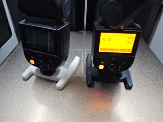 Hotshoe flash stand