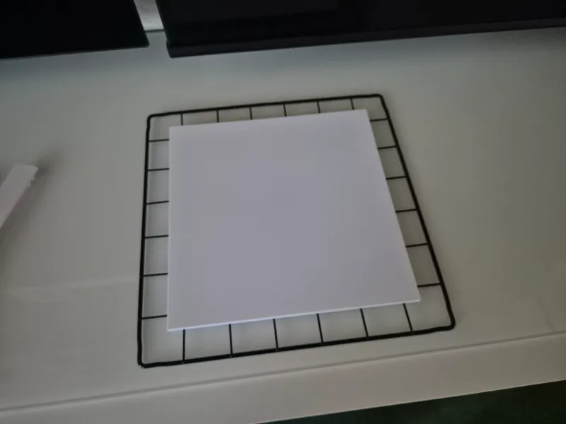 Solid Inner Shelf for Cage Display System