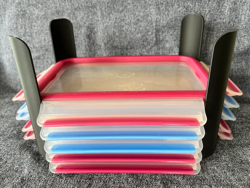 Lid holder for EMSA Clip & Close containers