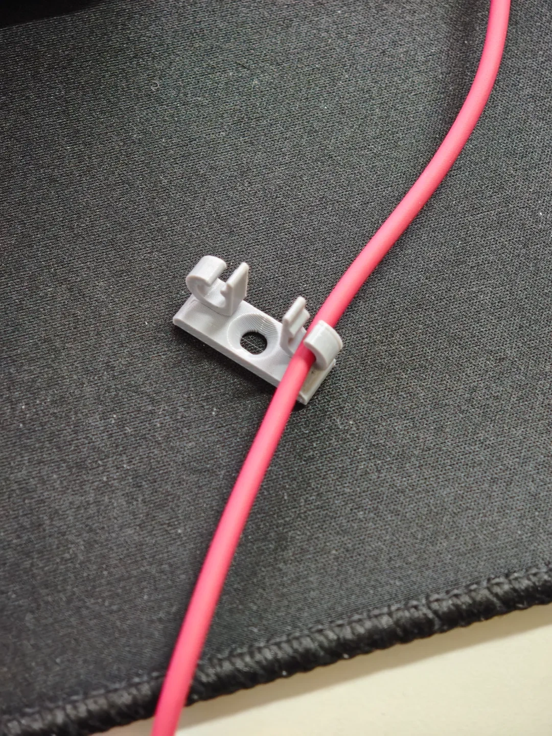 Miniatura 1 do modelo 3D 2.0Mini理线夹-超快打印-固定线夹-理线器-走线器-走线夹
