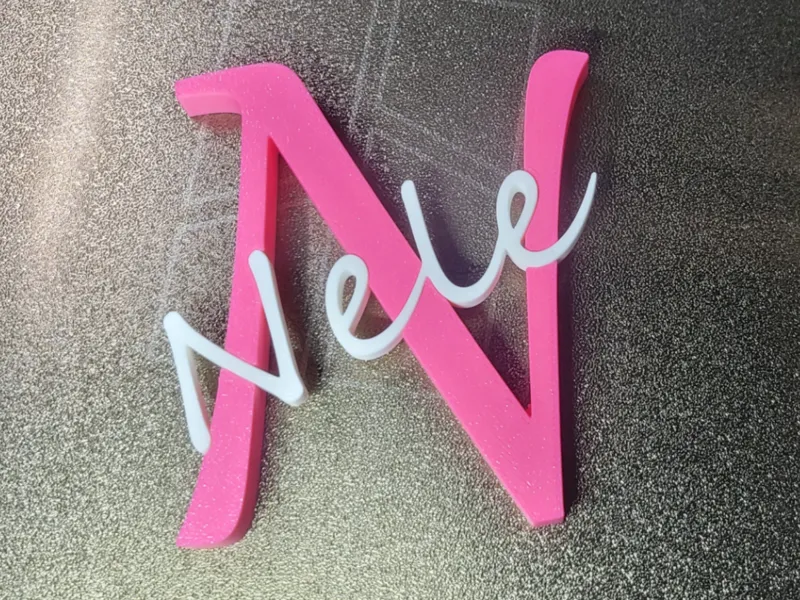 "N" mit Schriftzug "Nele"