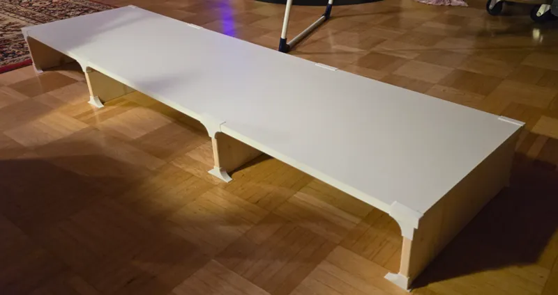 Table ridge for raclette grills