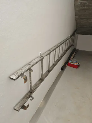 Side Big Ladder Wall Support