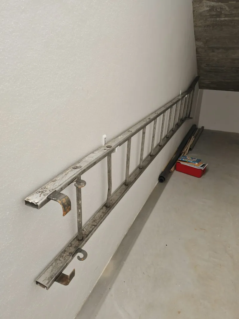 Side Big Ladder Wall Support