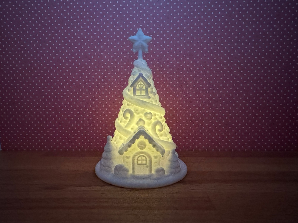 Verschneiter Lichter-Weihnachtsbaum - 1