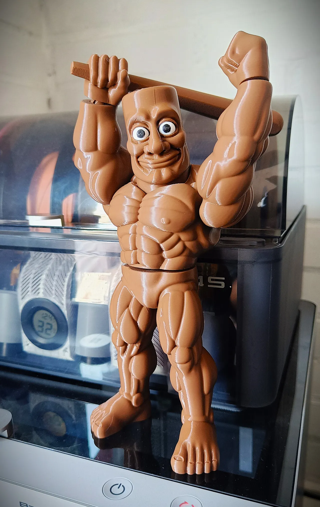 Tung tung tung Muscle Sahur action toy view 3