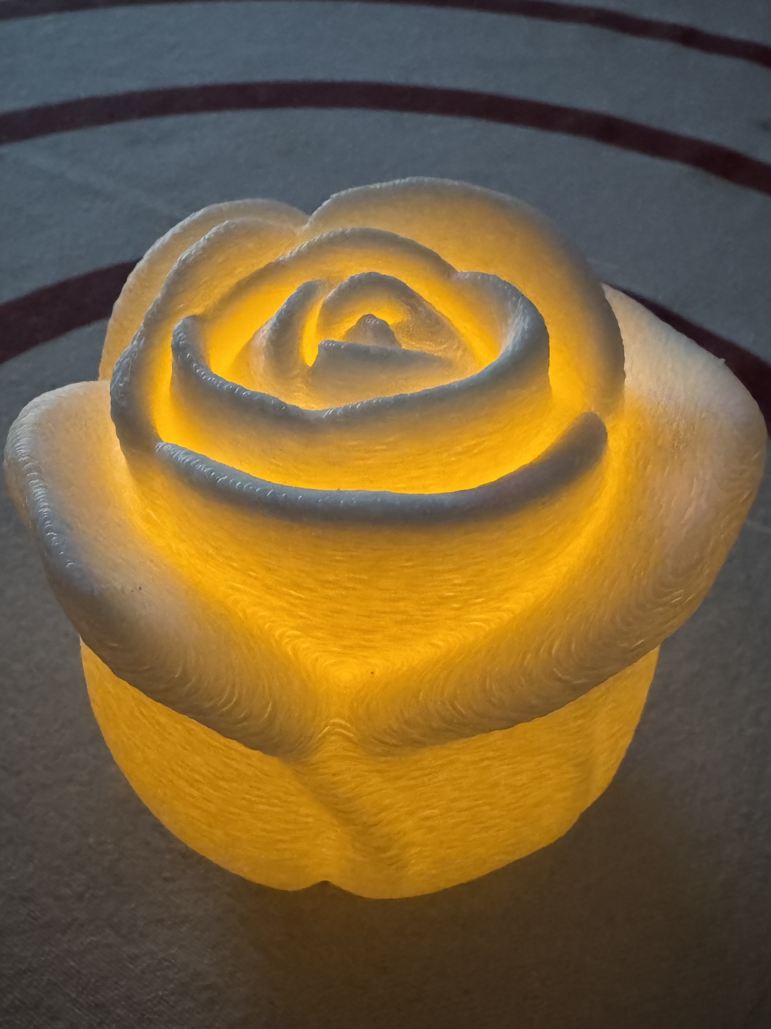 Miniatura 3 do modelo 3D Romantic Rose Lamp – Tealight Holder