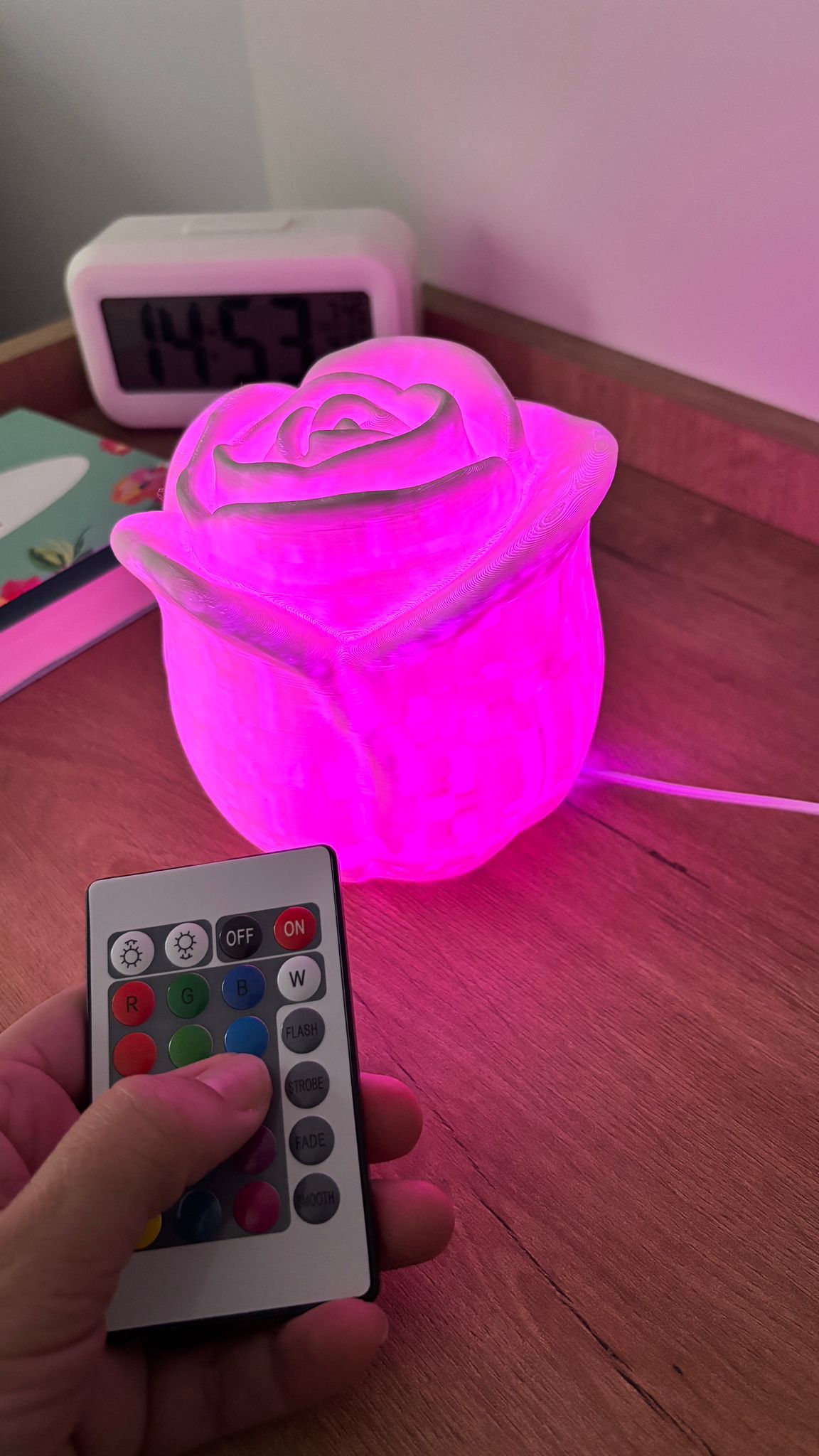 Miniatura 4 do modelo 3D Romantic Rose Lamp – Tealight Holder