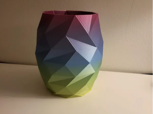 Vase multi-facettes