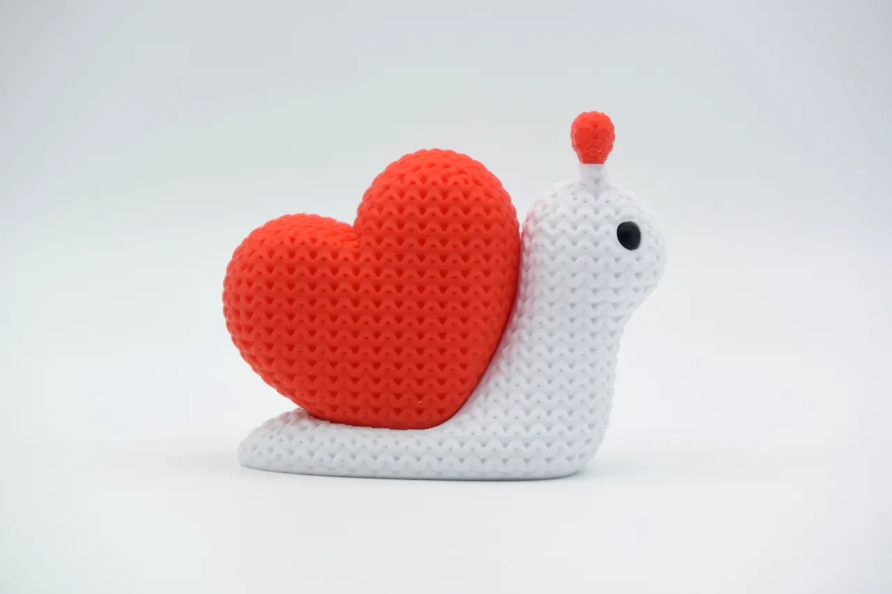 Knitted Valentine's Day Snail view 2