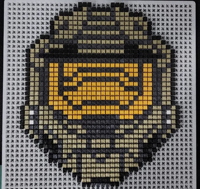Master Chief helmet pixel art puzzle