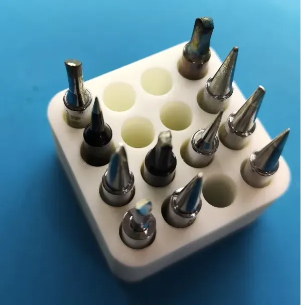 Boîte de rangement pour pannes de fer à souder