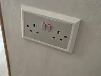 simple uk double plug surround 