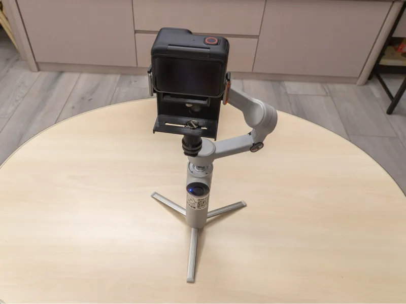 Insta360 Flow with Ace Pro 手機穩定器直上運動攝影機