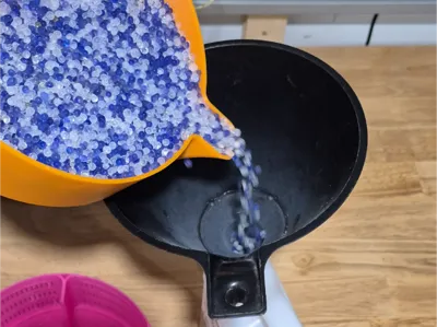 Desiccant tray funnel