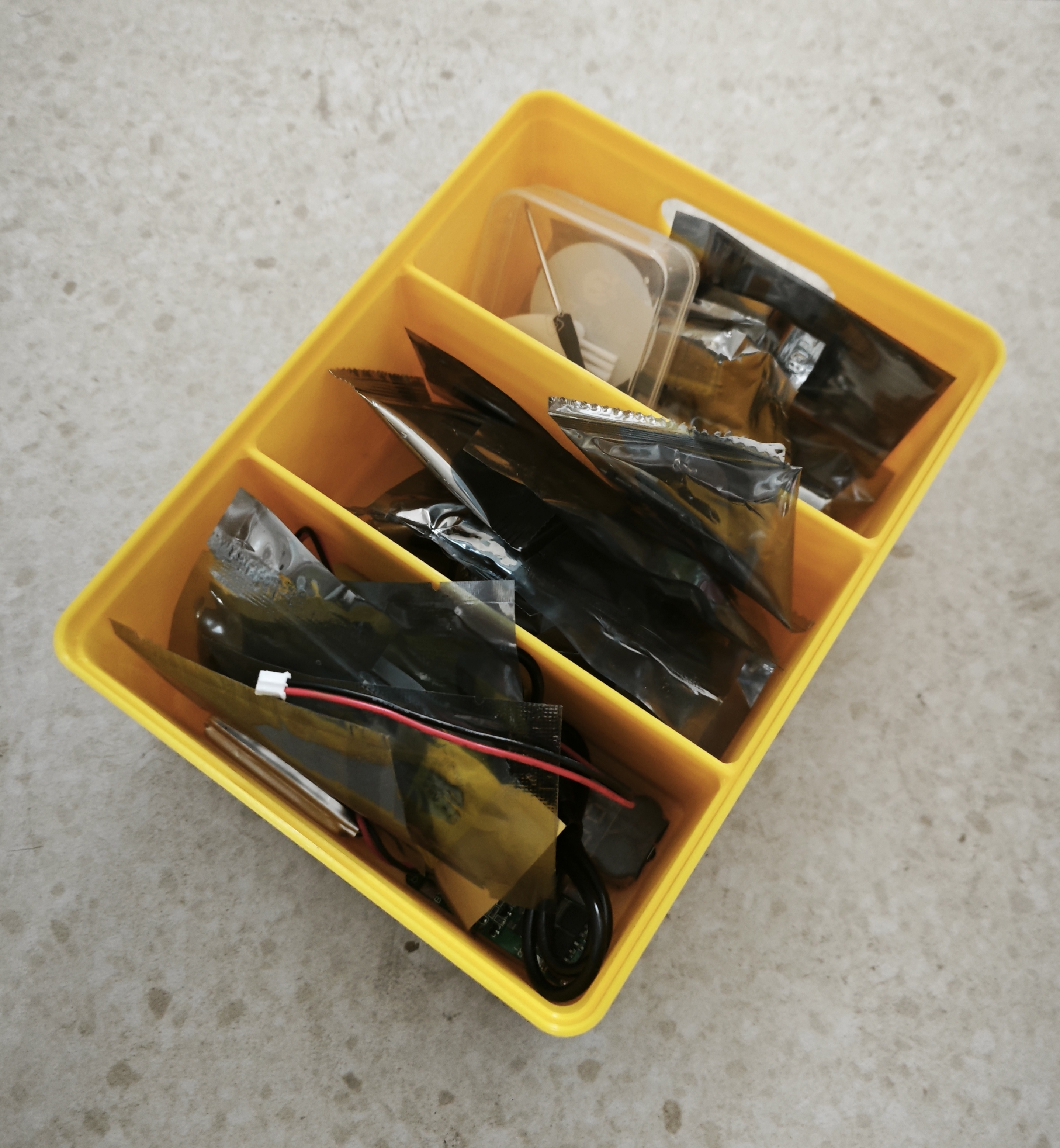 Miniatura 4 do modelo 3D 可叠放桌面杂物收纳筐