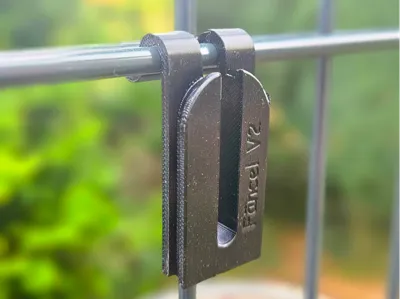 Fäncel – Variation 2 – Clip for Double Bar Panel Fences (656)
