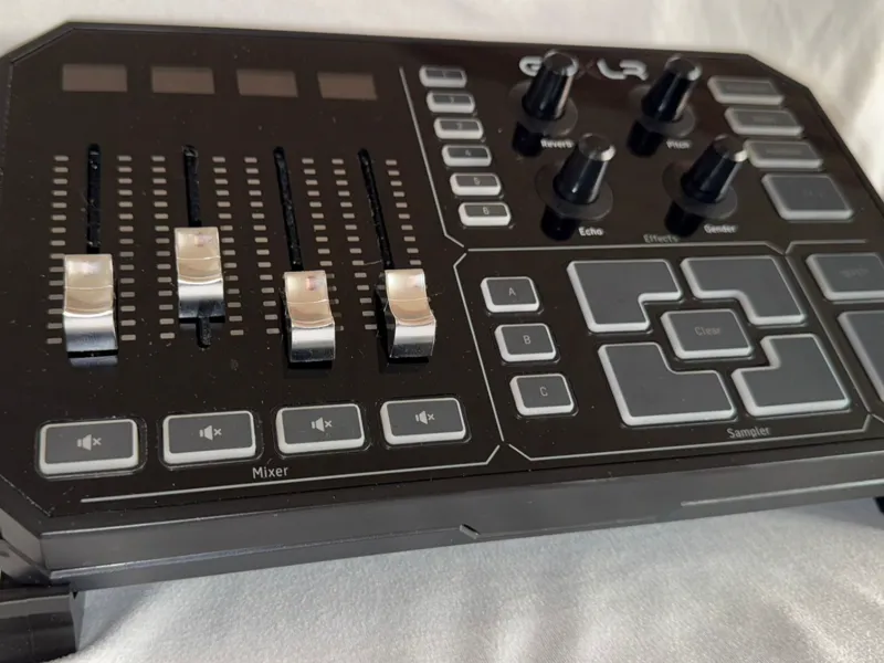 GOXLR Desk Stand – Compact, Stable & Precise