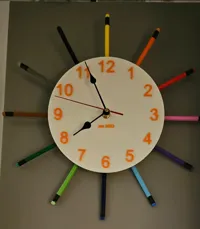 Horloge murale crayons de couleur — photo 3