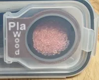 Desiccant container