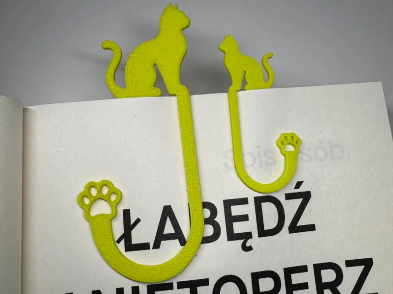 Sitting cat bookmark paper clip