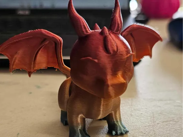 Bébé dragon craquant à ailes