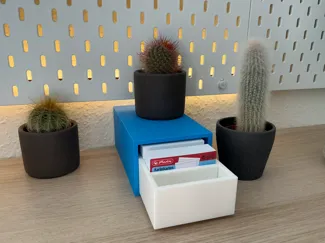 flashcard box with five compartments