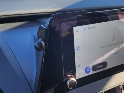 Prius LE 2025 Ball Phone Dash Mount