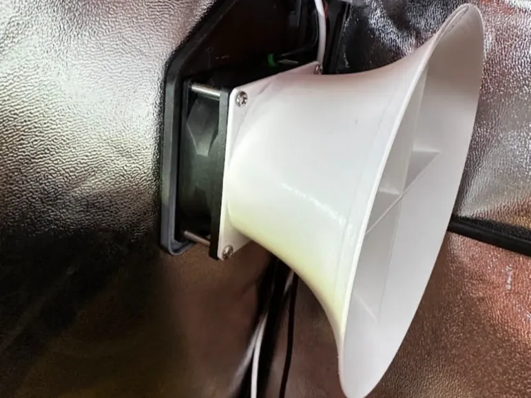Bell-mouth fan intake shroud for 80mm PC fan