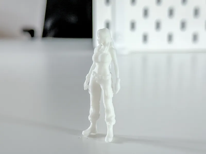 Miniature Woman/Tourist/Soldier for your Diorama