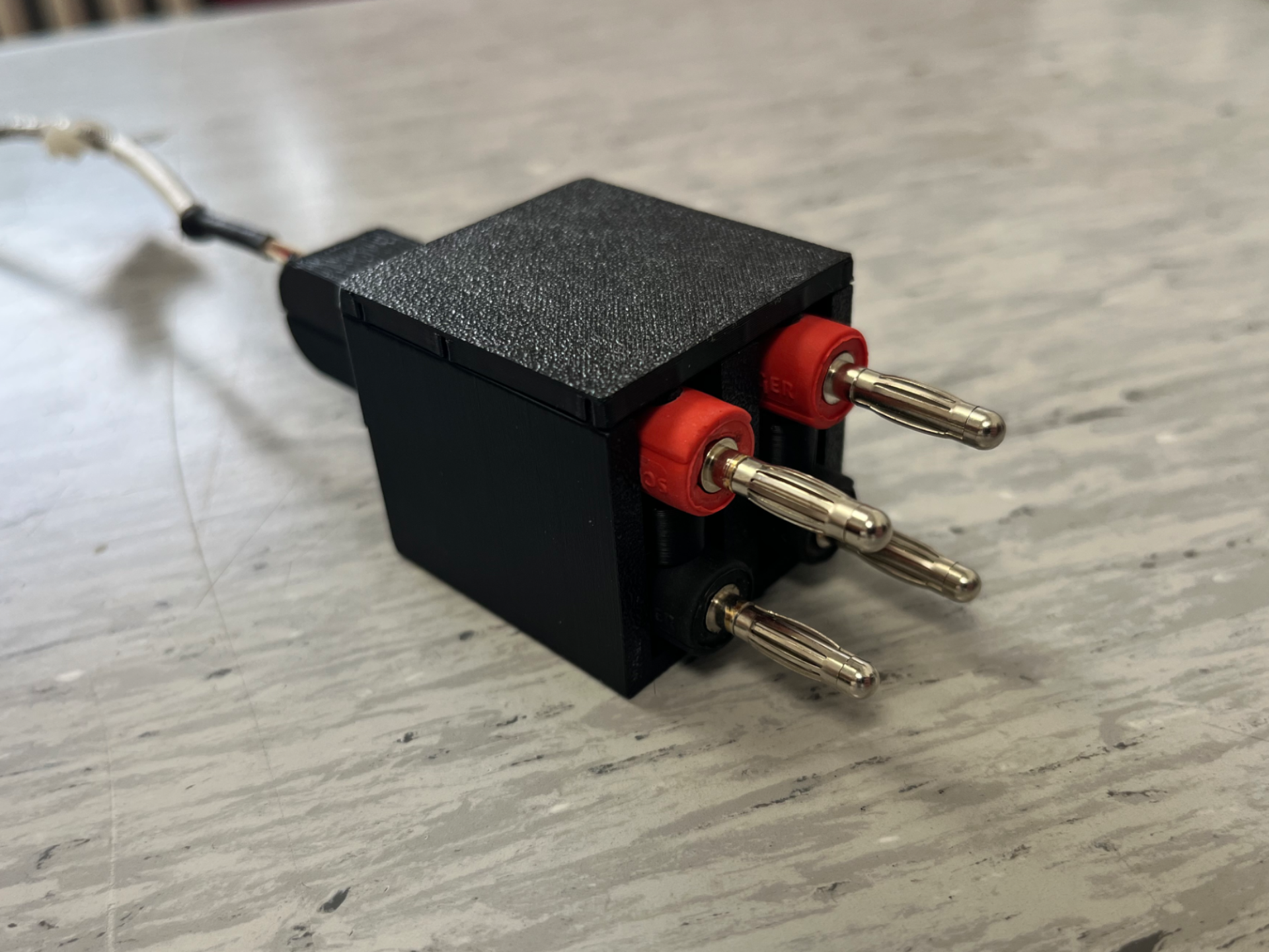 4-Wire connector for banana plugs