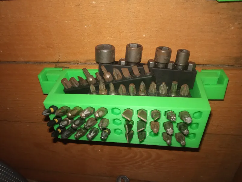 Detachable bit holder