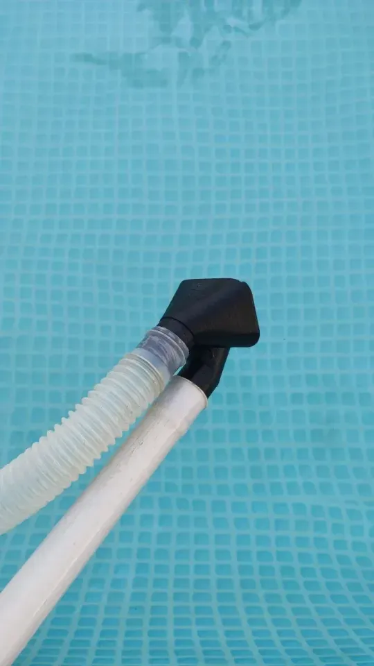Aspirateur de piscine