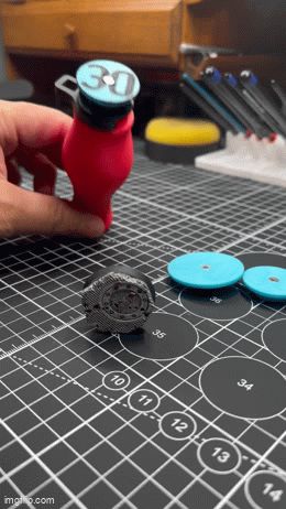Plates w/magnets for Miniature painting handle