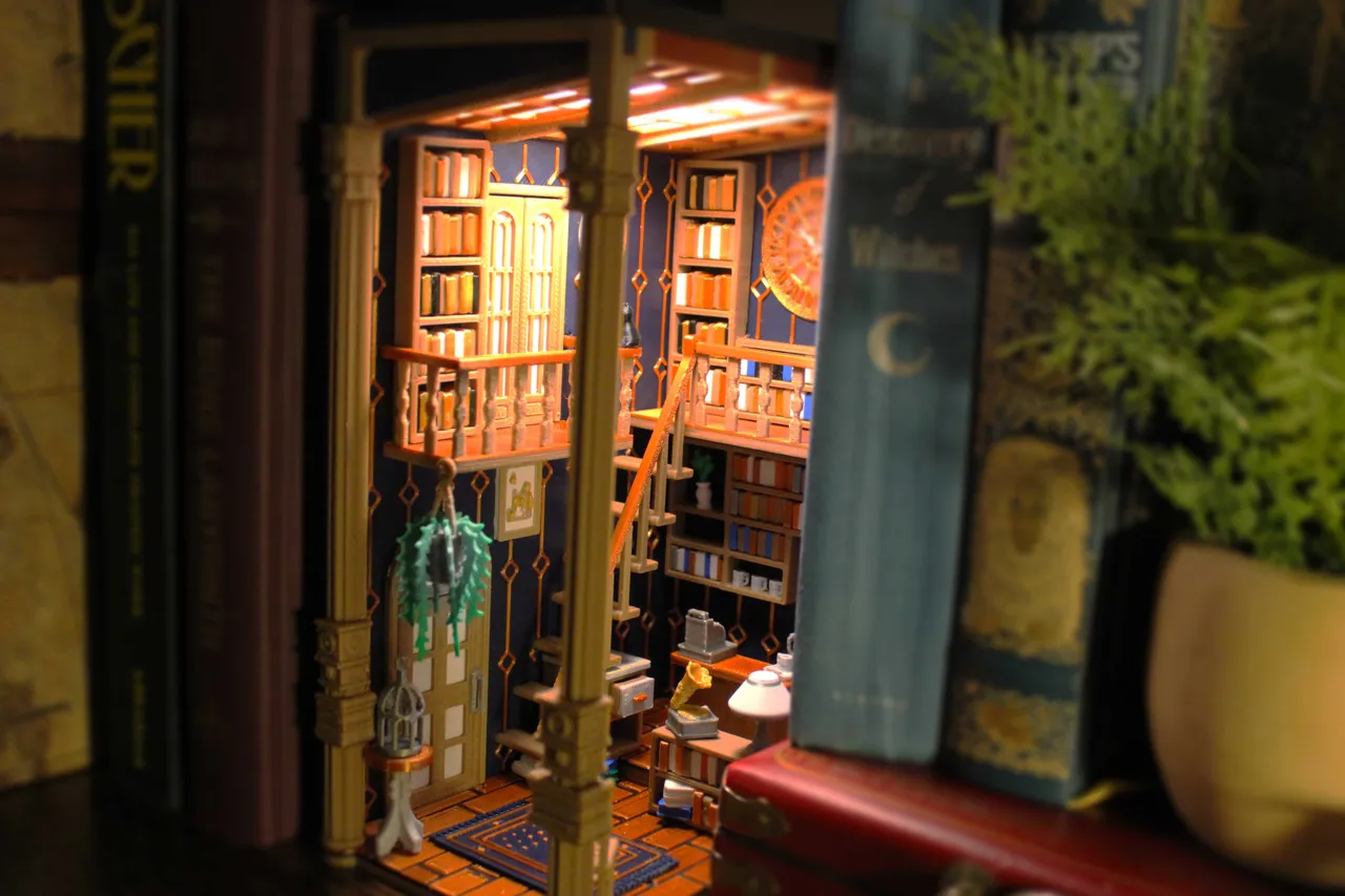 Reader's Emporium - Book Nook view 3