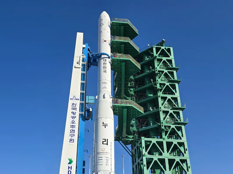 누리호 로켓 발사기념 장난감/ Rocket Nuri and stand 