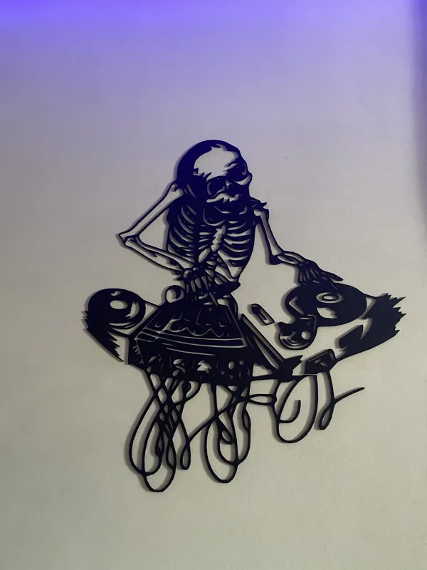 Dj skeleton wallart