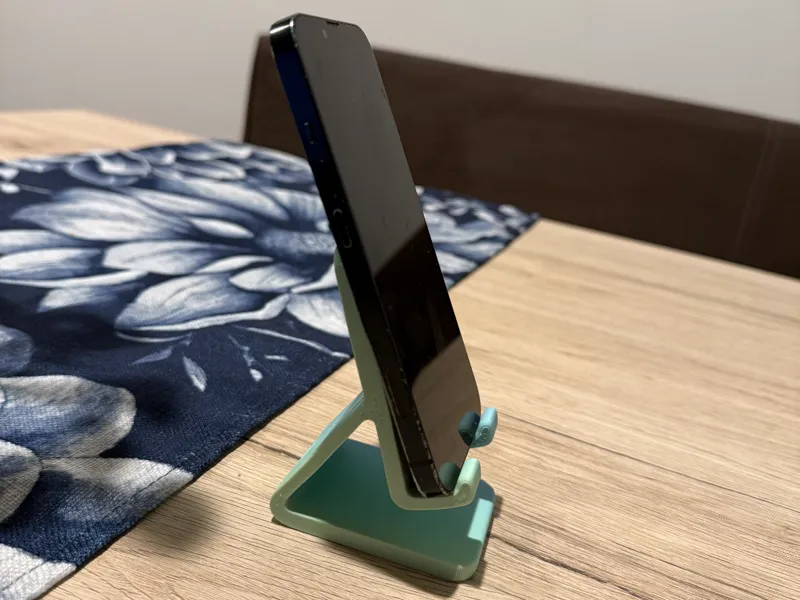 1-Hour Simple Phone Stand 