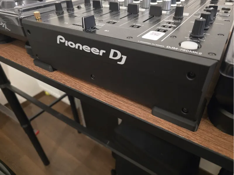 Pioneer/AlphaTheta DJM-750 legs