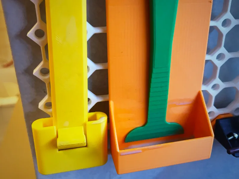Scraper holder with drip tray