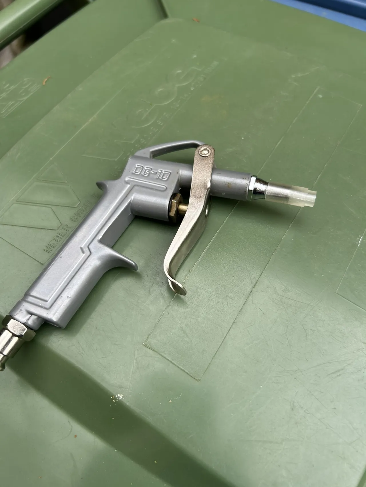Aerosol spray can charger view 2