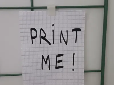 Simple Photo Clip for Metal Wall Grids