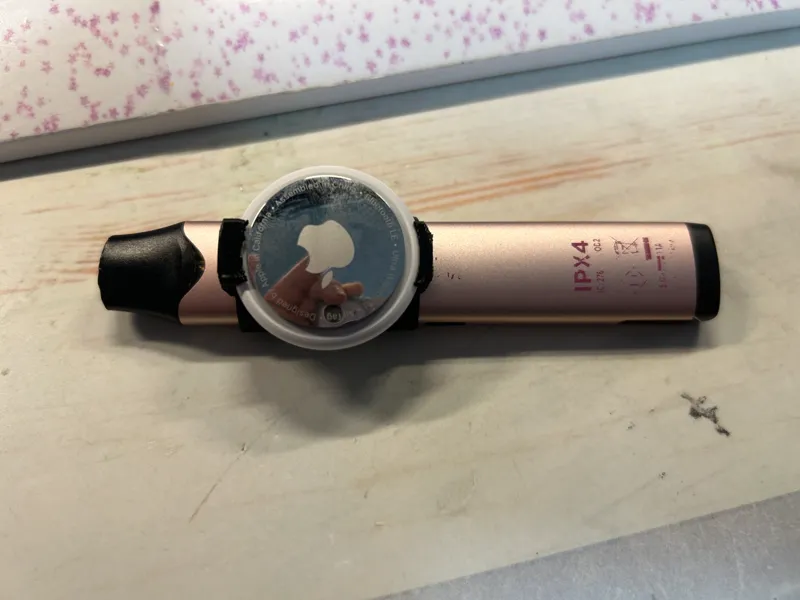 VUSE airtag holder